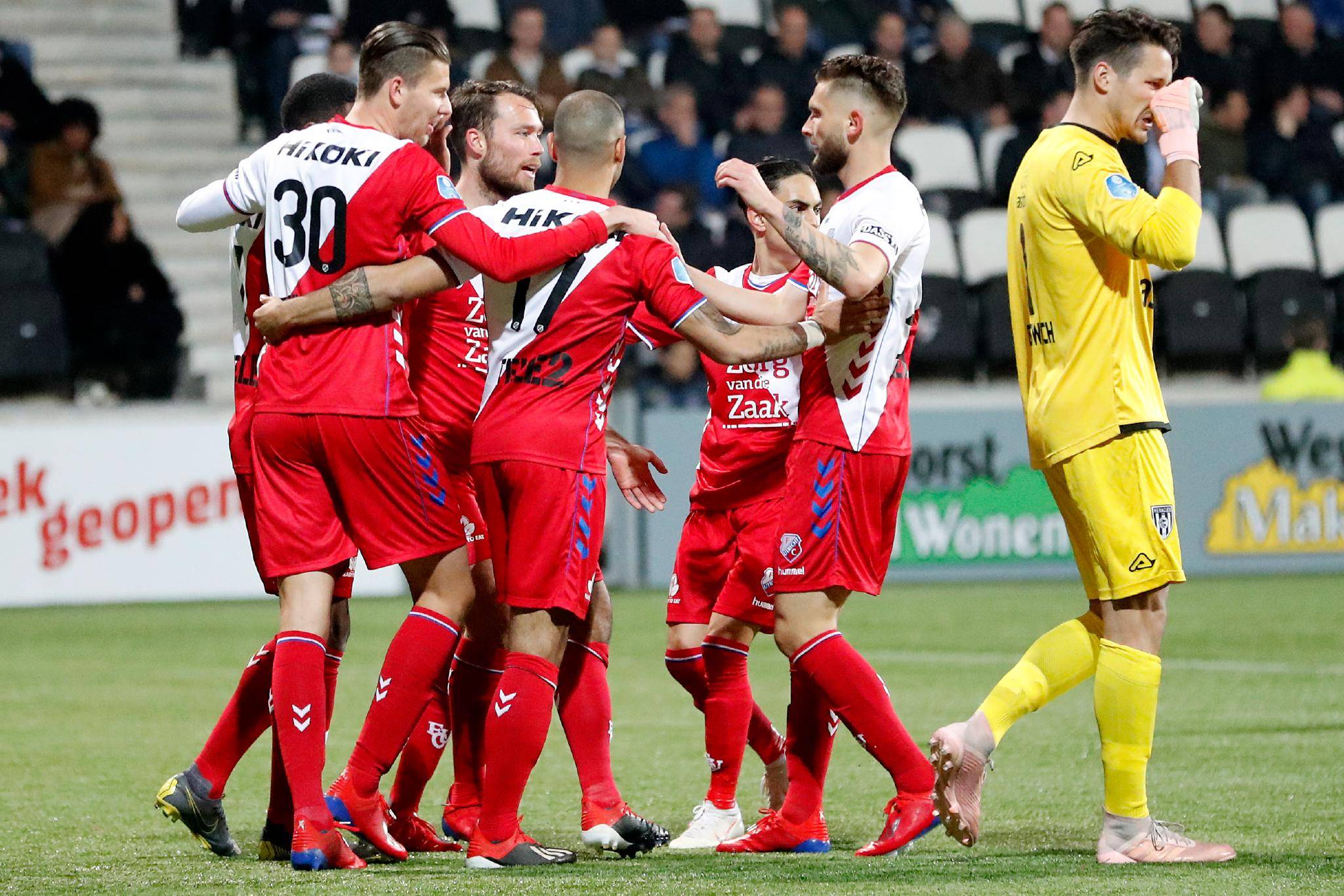 雷速体育-包含官宣日欧超杯焦点战，埃因霍温完成强势反弹，压力陡增，身体对抗强度拉满的词条