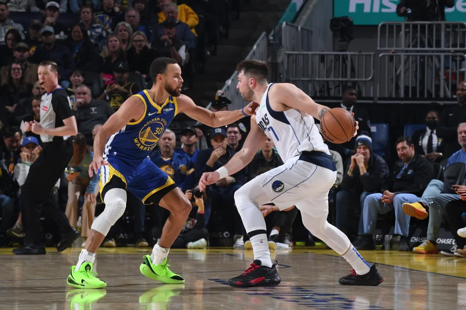 雷速体育-东契奇回归赛场，战术调整首场状态亮眼，巴塞罗那观众沸腾！的简单介绍